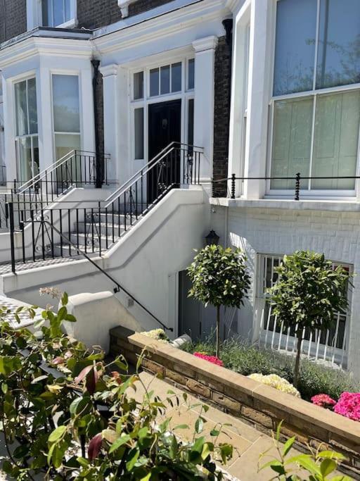 Stylish 3-Bedroom Flat In Kensington Londra Exterior foto