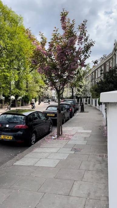 Stylish 3-Bedroom Flat In Kensington Londra Exterior foto