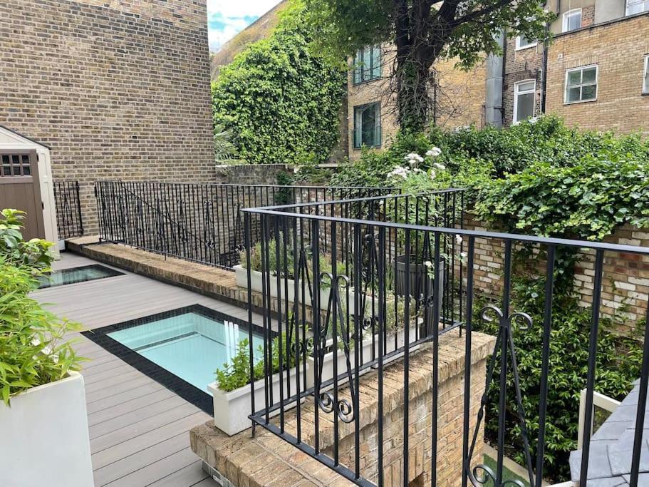 Stylish 3-Bedroom Flat In Kensington Londra Exterior foto