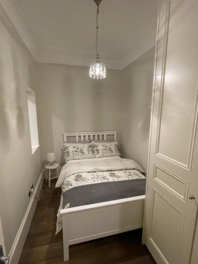 Stylish 3-Bedroom Flat In Kensington Londra Exterior foto