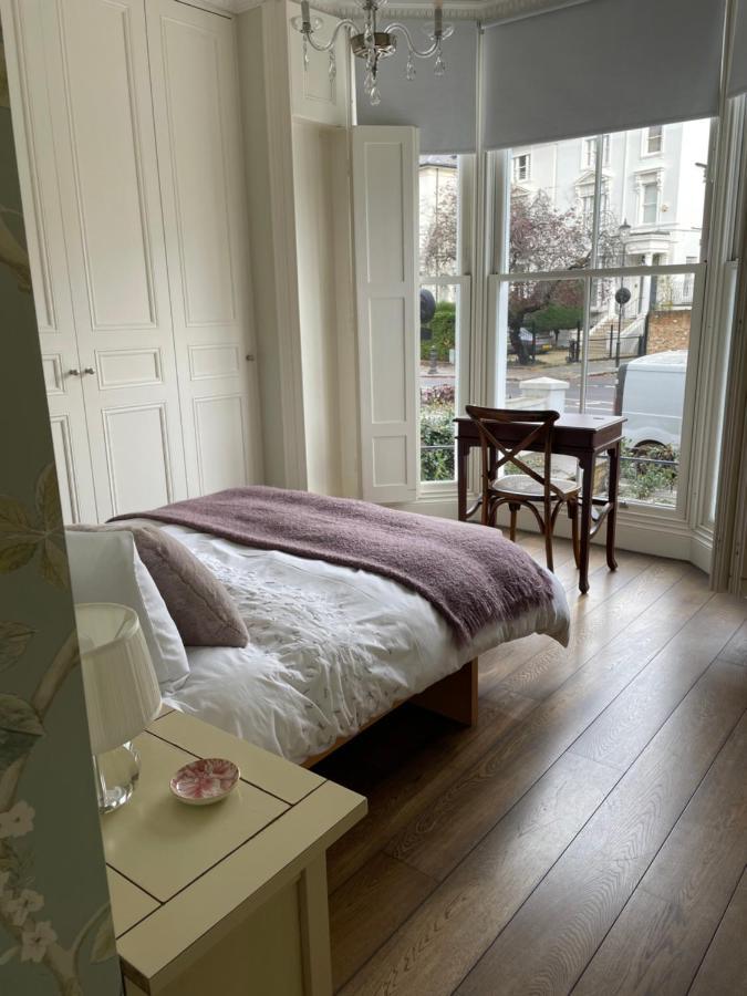 Stylish 3-Bedroom Flat In Kensington Londra Exterior foto