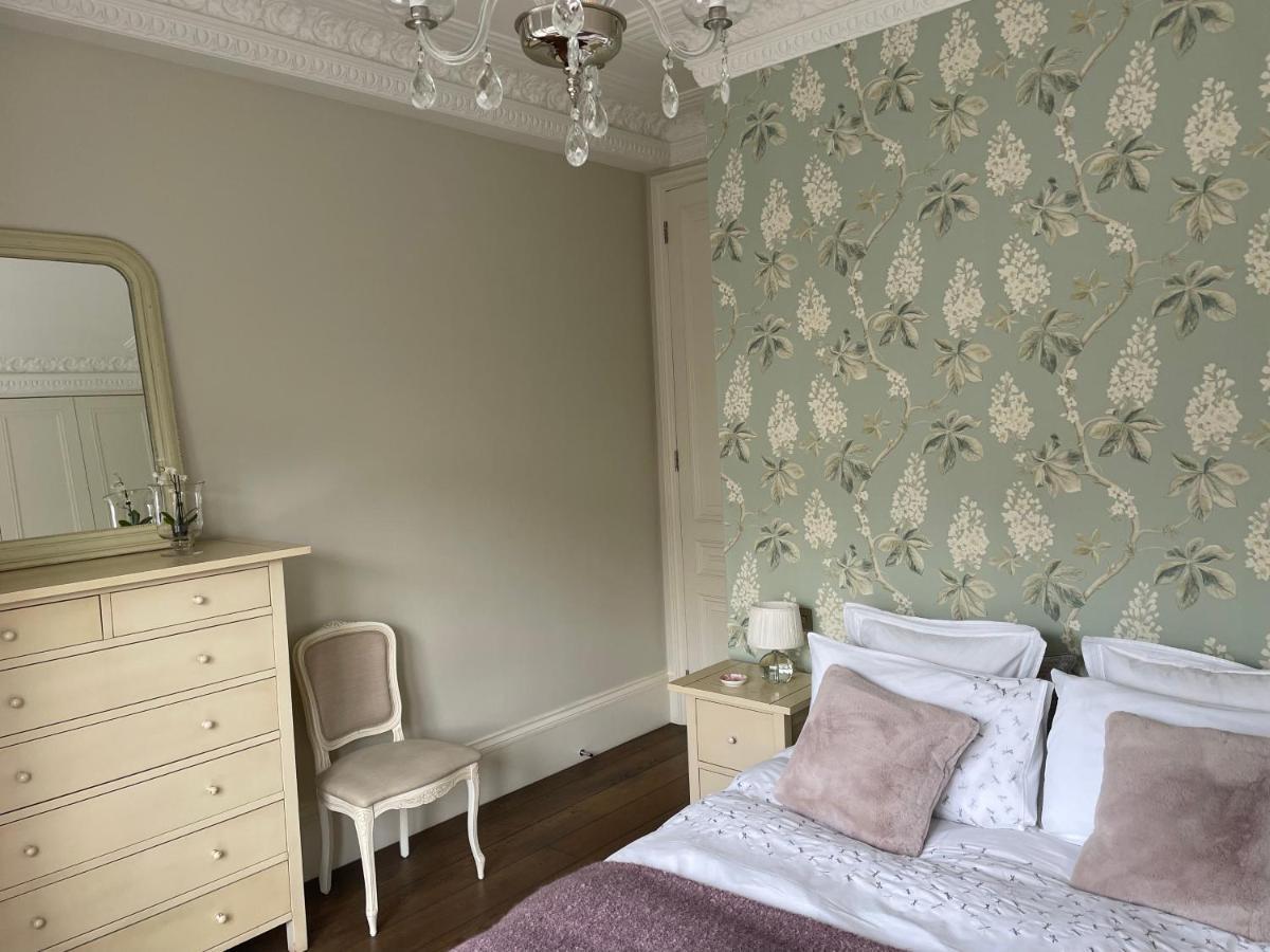 Stylish 3-Bedroom Flat In Kensington Londra Exterior foto